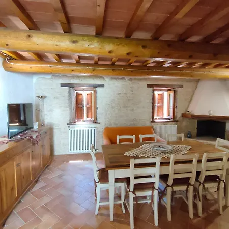 Cottege In Pietra Sul Fiume Сasa de vacaciones Frontone